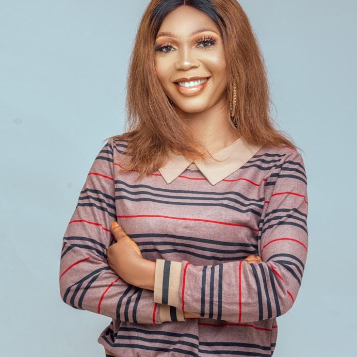 Kaveri Mehta, Lead Design Curator at Grove Quay Studio, reviewing corporate floral arrangements